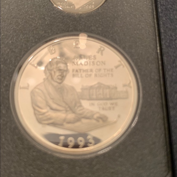 1993 US Mint coin collection in box and plastic and velvet protective cover - Picture 13 of 14